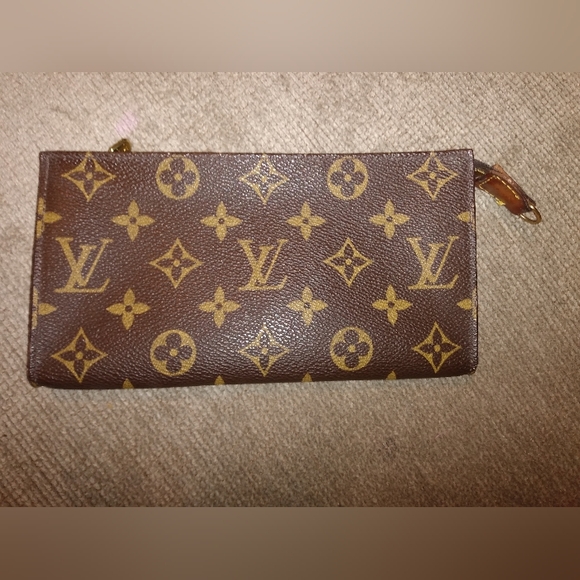 Louis Vuitton pouch 👝 - Picture 4 of 8